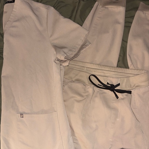 Fabletics Beige Set size Large - Picture 1 of 3